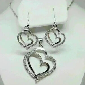NWOT Beautiful Double Heart Necklace and Earrings Set w/Gift Box